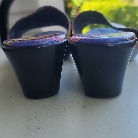 Women's Shoes Sz 6 Purple Painted Leather Open Toe Sandals Slides Wedge Tropical - Picture 8 of 9